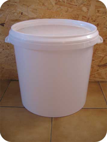 seau plastique pour toilette sèche 27 litres